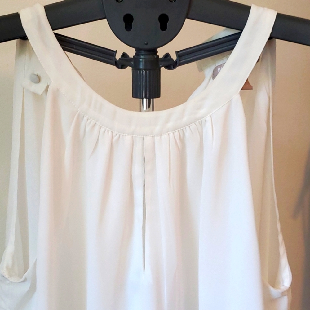 Off White new banana Republic sleeveless too keyhole front side medium to large